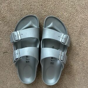 Excellent condition women’s rubber Birkenstocks